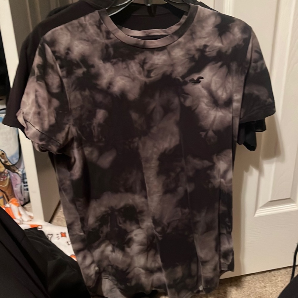 Black Hollister graphic tee